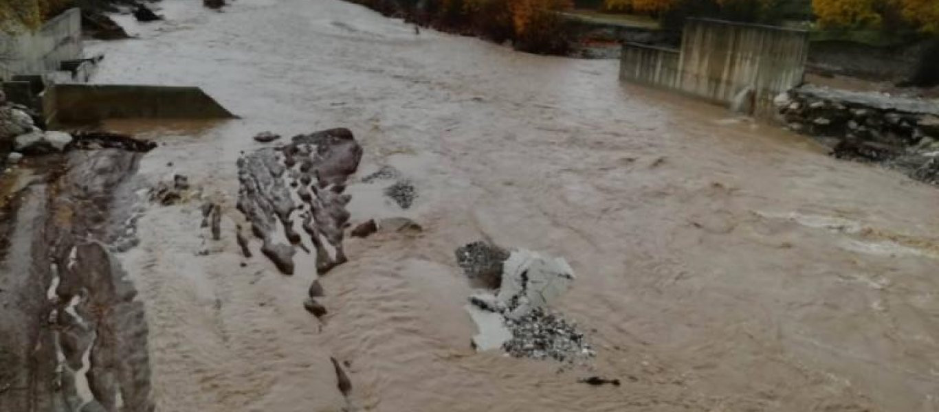 Σε κατάσταση έκτακτης ανάγκης η Δυτική Ελλάδα - Φουσκώνει και ο Πηνειός (φωτό-βίντεο)